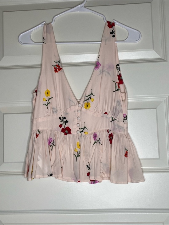 Forever 21 Tops - Forever 21 Pale Pink Floral Button-Front Peplum Cami